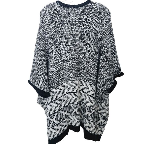 Aerie Open Front Poncho Tribal Pattern Pom Pom Neck Tie Black White One Size - Picture 3 of 5